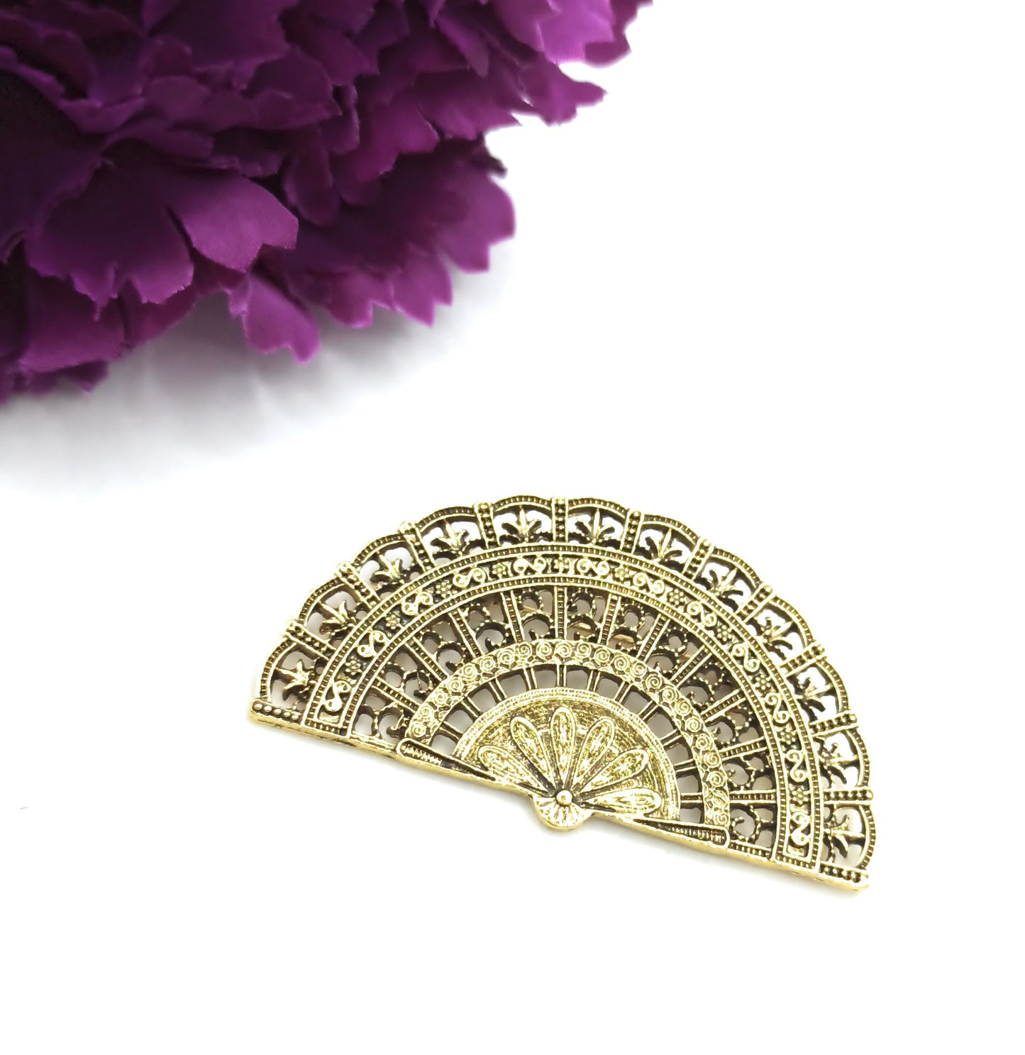 Broche Dorado Mediano · Abanico Estilo Vintage (Talla M)