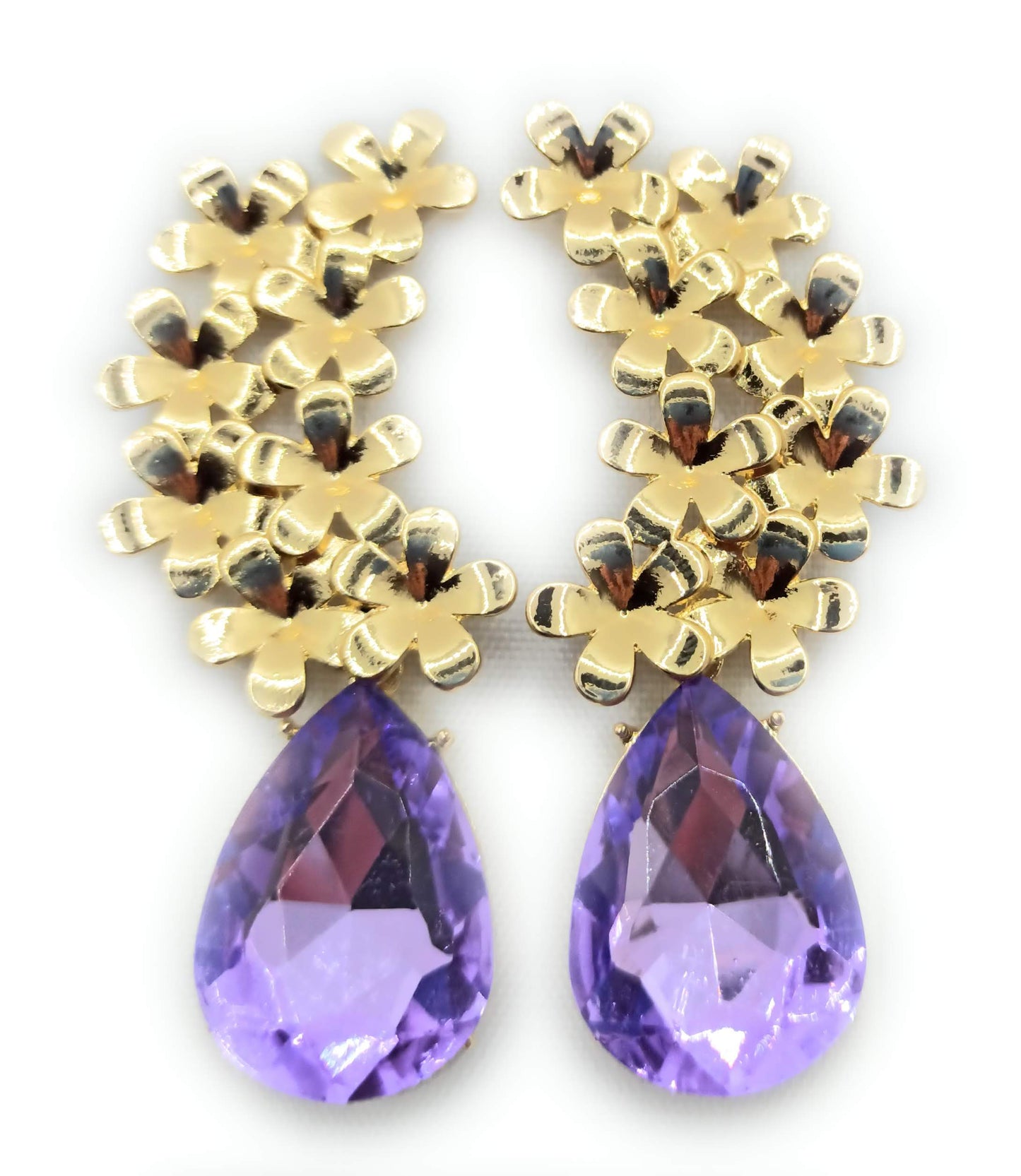 Pendientes Dorados con Cristales Brillantes Lágrima · Flores Lavanda