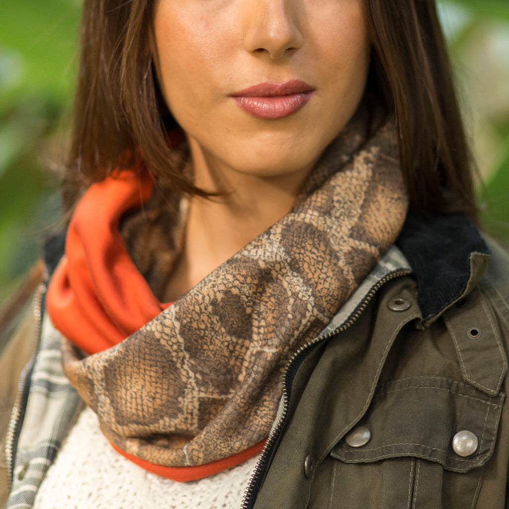 Bufanda Cuello Reversible · Serpiente Marrón/Rojo Carmín (última unidad!)