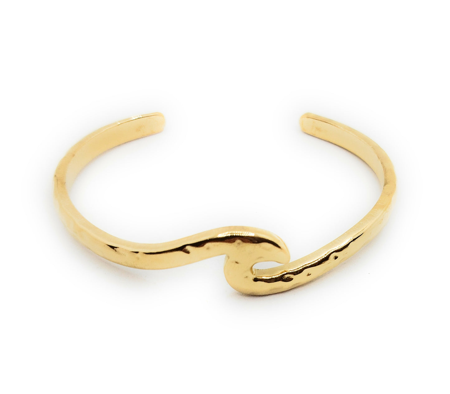 Brazalete Dorado Ola · Elegancia Natural y Brillo Sutil