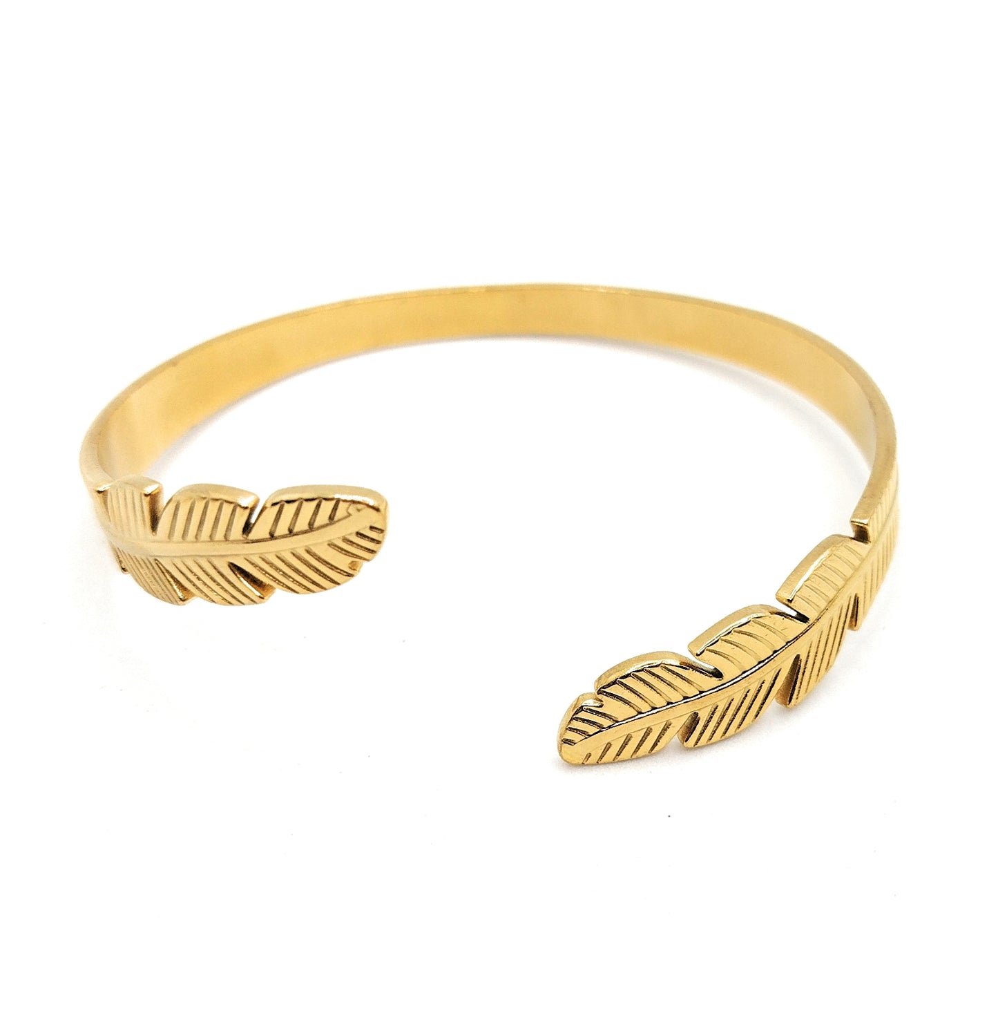 Brazalete Diseño Pluma · Oro Brillo Sútil