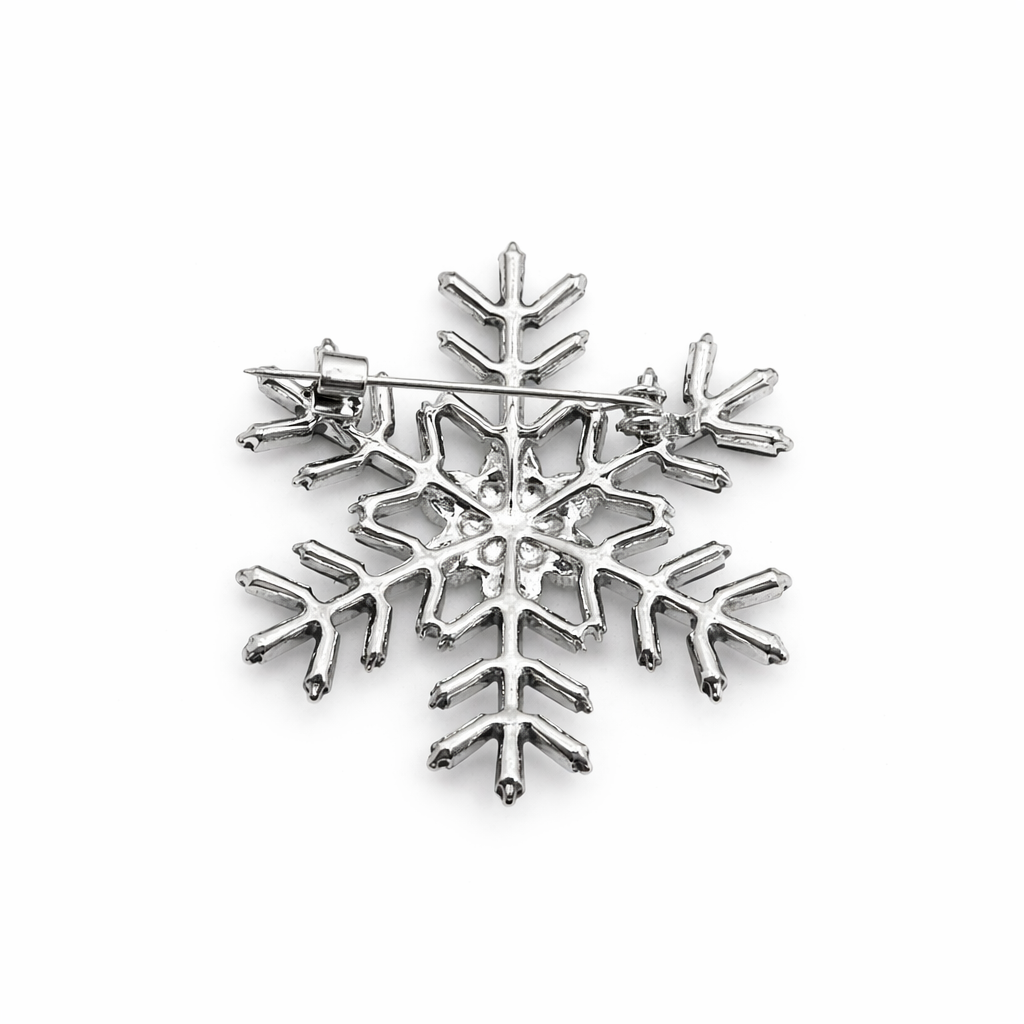 Broche en argent en forme de flocon de neige ornée de cristaux à facettes et de zirconiums cubiques étincelants (dernière pièce !)