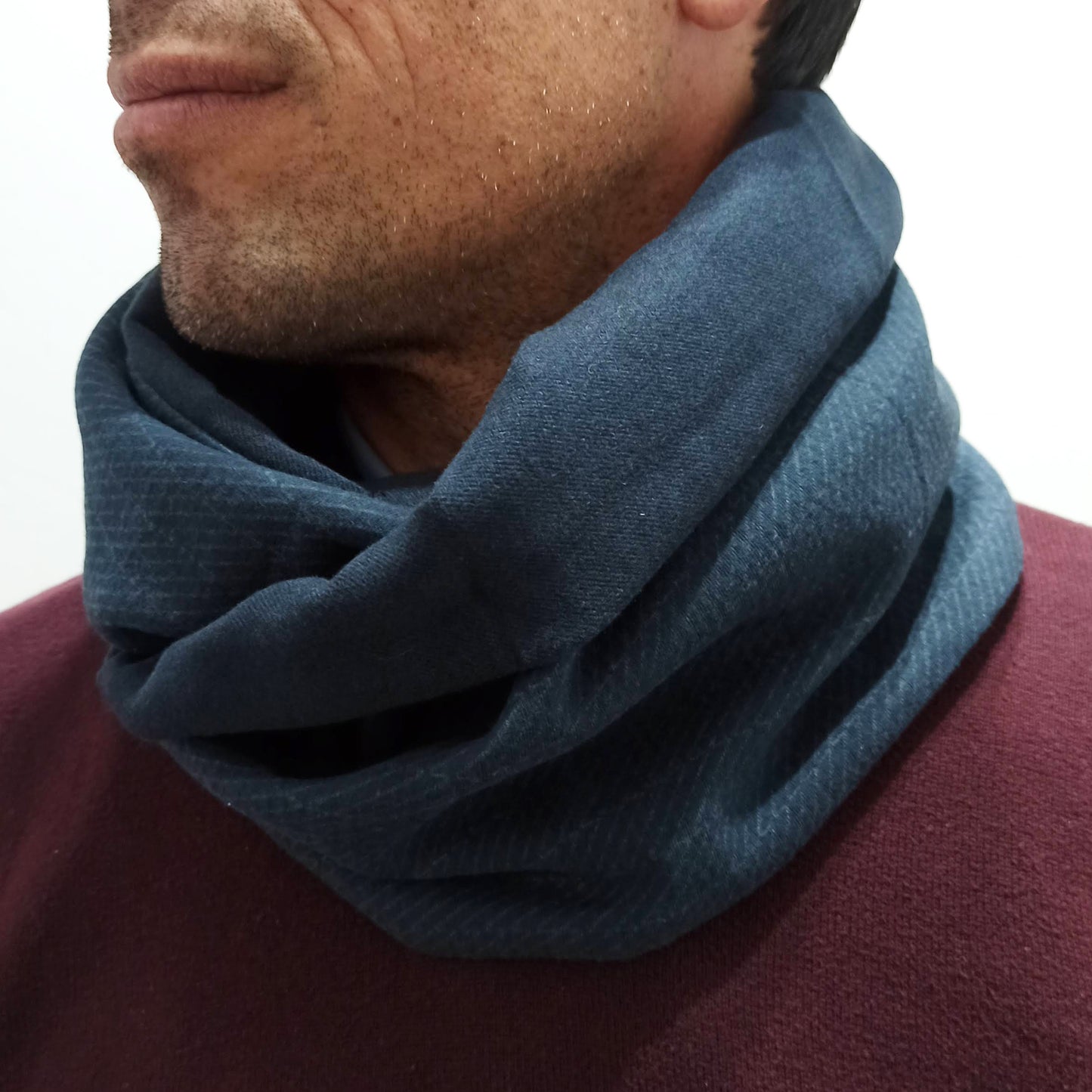Bufanda Infinita Cuello Hombre · Gris Oscuro Rayas finas, Revés Gris Oscuro