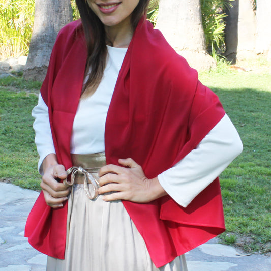 Chal de Fiesta Crepe de Seda – Elegancia Artesanal Hecha en Sevilla · Rojo Rubí (50x150cm) última unidad!