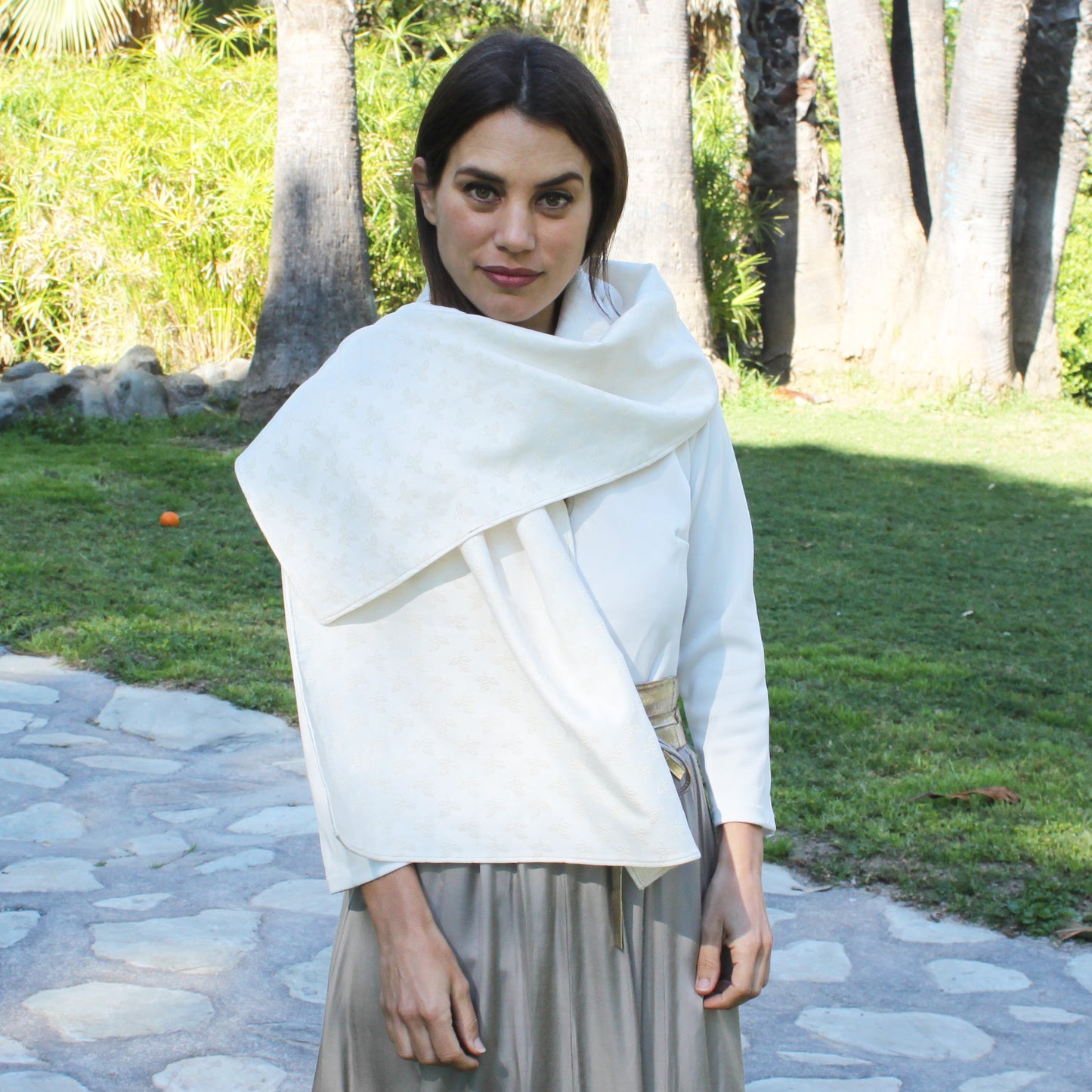 Chal Estola Jacquard Blanco Roto Reversible – Exclusividad y Elegancia (50x150cm) · Blanco Roto