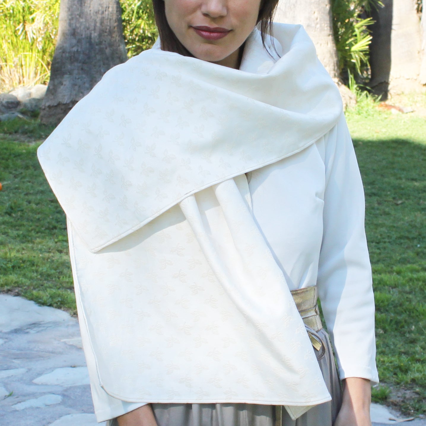 Chal Estola Jacquard Blanco Roto Reversible – Exclusividad y Elegancia (50x150cm) · Blanco Roto
