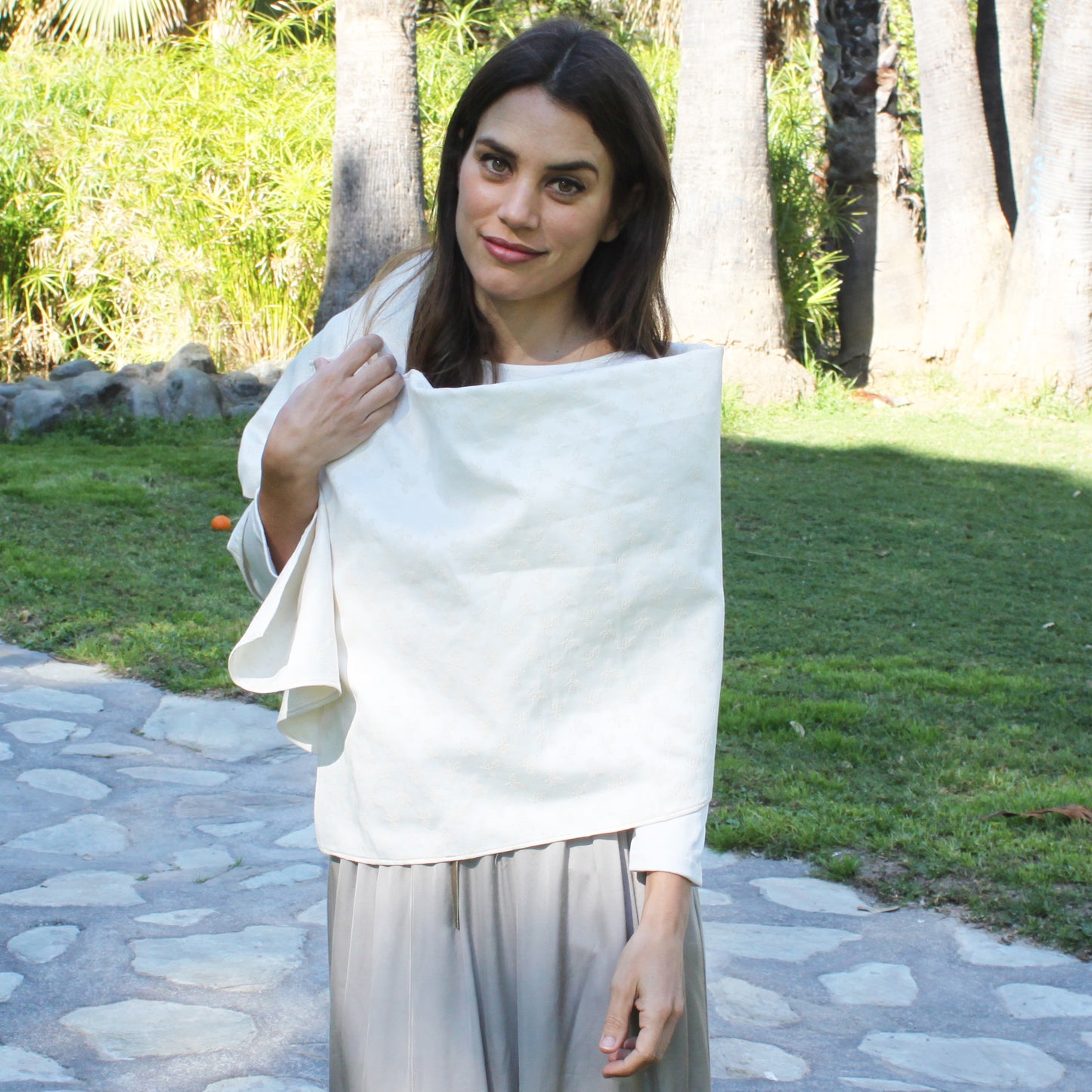 Chal Estola Jacquard Blanco Roto Reversible – Exclusividad y Elegancia (50x150cm) · Blanco Roto