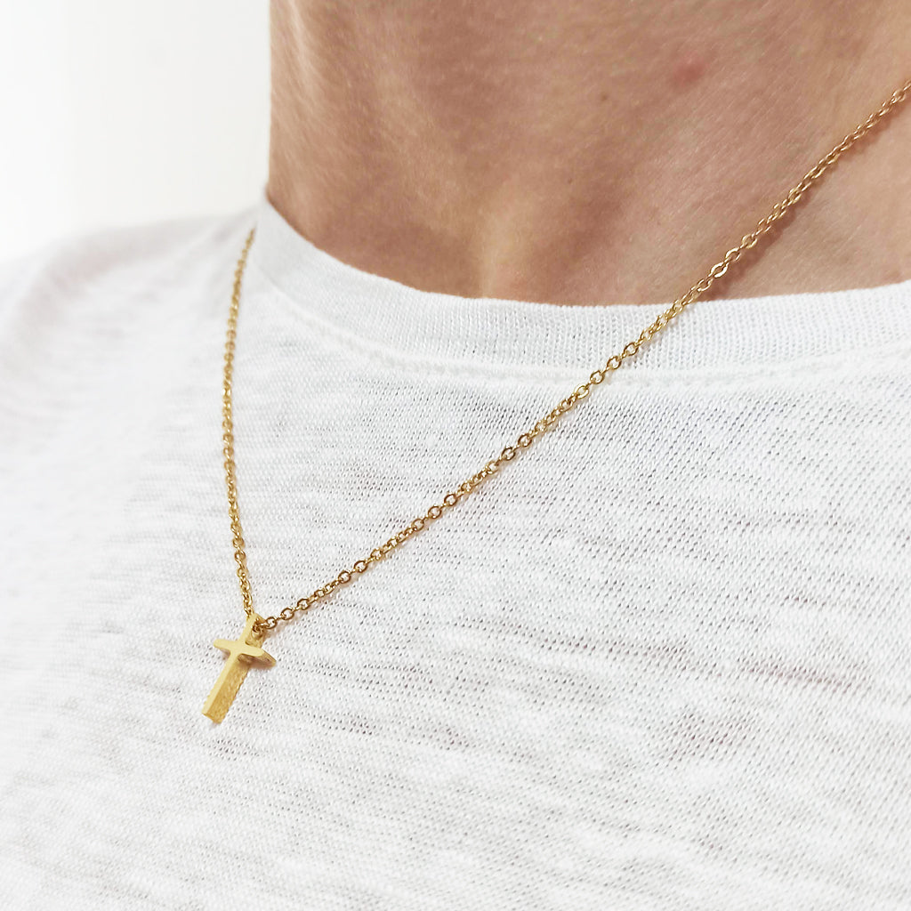 Collar Corto dorado Gargantilla · Cruz Dorado 3D