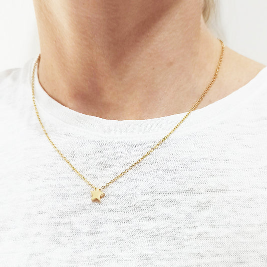 Collar Corto Cadenita Dorada · Estrella 3D