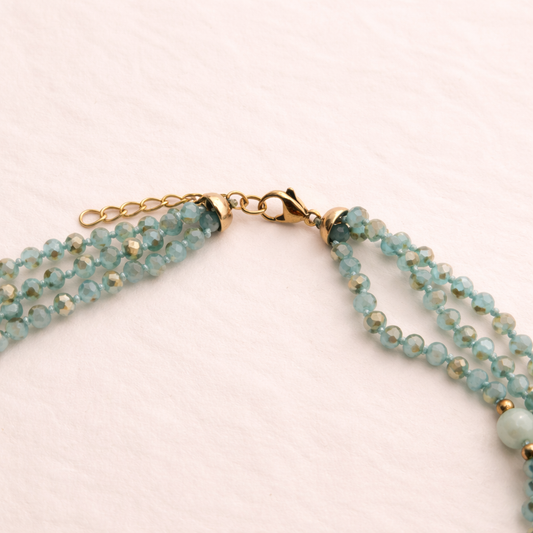 Collar Triple de Cuentas de Cristal y Piedras Semipreciosas – Exclusividad y Elegancia · Verde Agua (última unidad!)