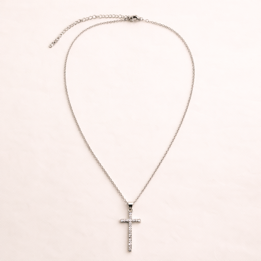 Gargantilla Plateada · Collar corto con Colgante de Cruz con Circonitas