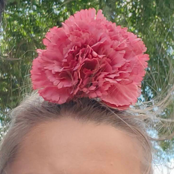 Clavel XL Flor Flamenca Grande Adorno Pelo Mujer · Rosa Guinda Ø13cm