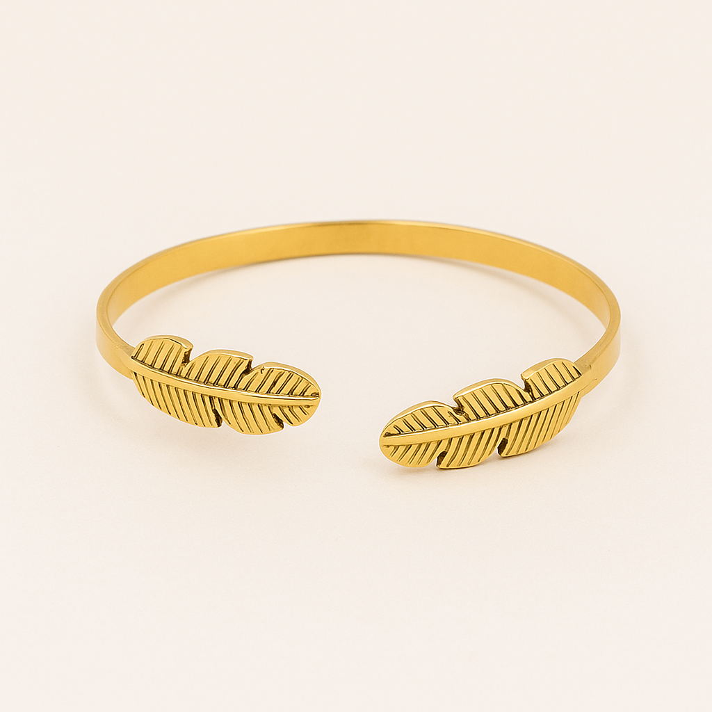 Brazalete Diseño Pluma · Oro Brillo Sútil