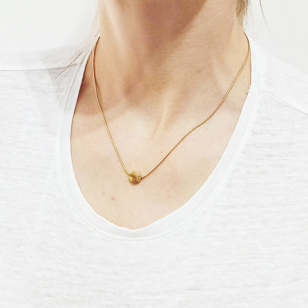 Collar Corto Dorado · Círculo