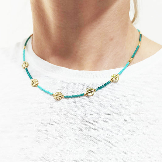 Collar de Cuentas con Moneditas doradas · Verde Agua