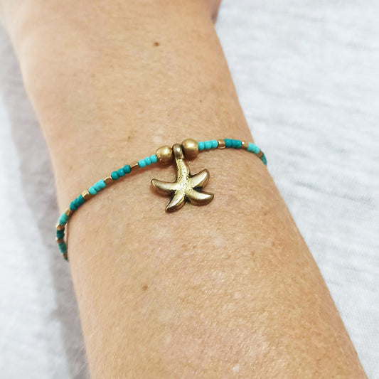 Pulsera Cuentas de Perlas con Colgante Estrella de Mar · Verde Agua