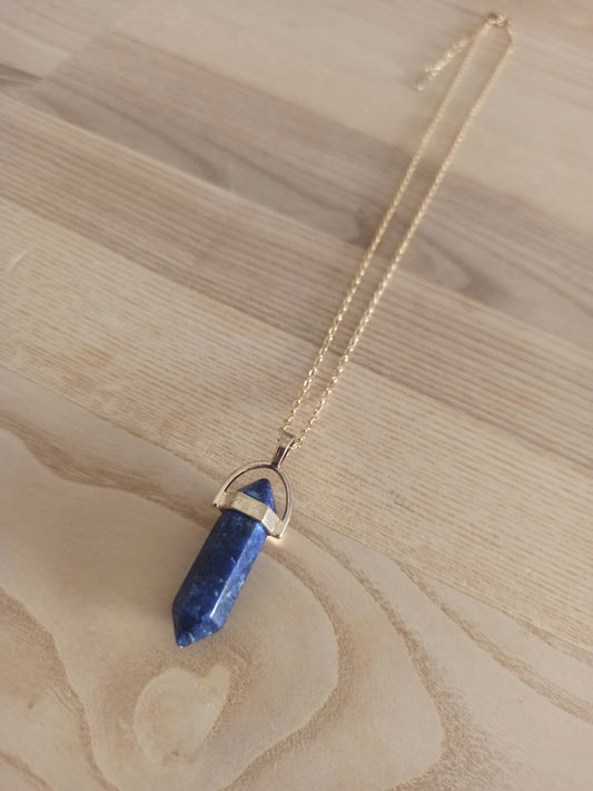 Péndulo Hexagonal de Piedra Semipreciosa Natural con Collar Corto Dorado · Azul Noche (última unidad!)