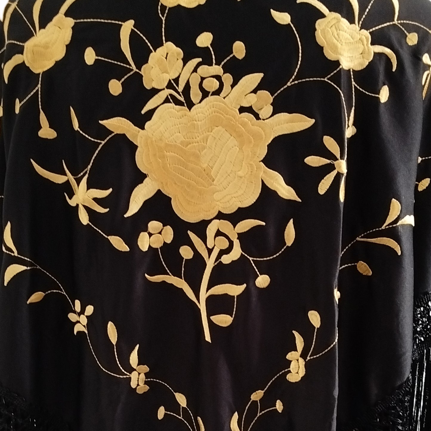 Mantón Flamenco Grande Bordado · Negro Dorado (160 x 85cm)
