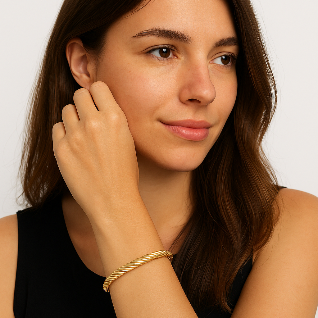 Brazalete Dorado Estilo Cuerda Náutica · Elegancia Atemporal