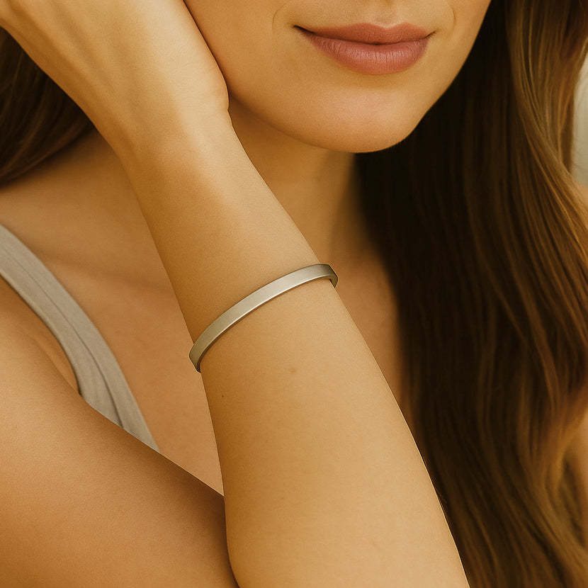 Brazalete Plateado Aro Ovadado Pulsera Rígida · Plata Mate