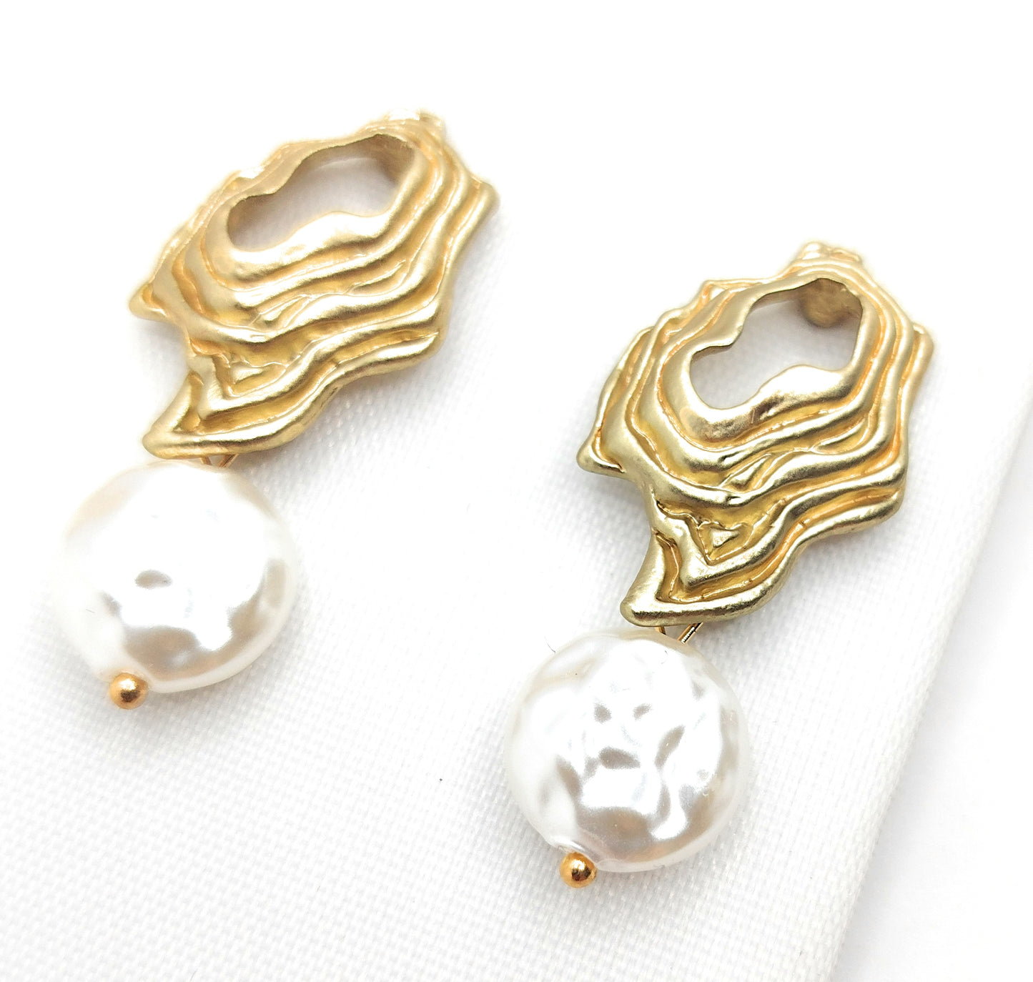 Pendientes dorados · Oro Mate Perla
