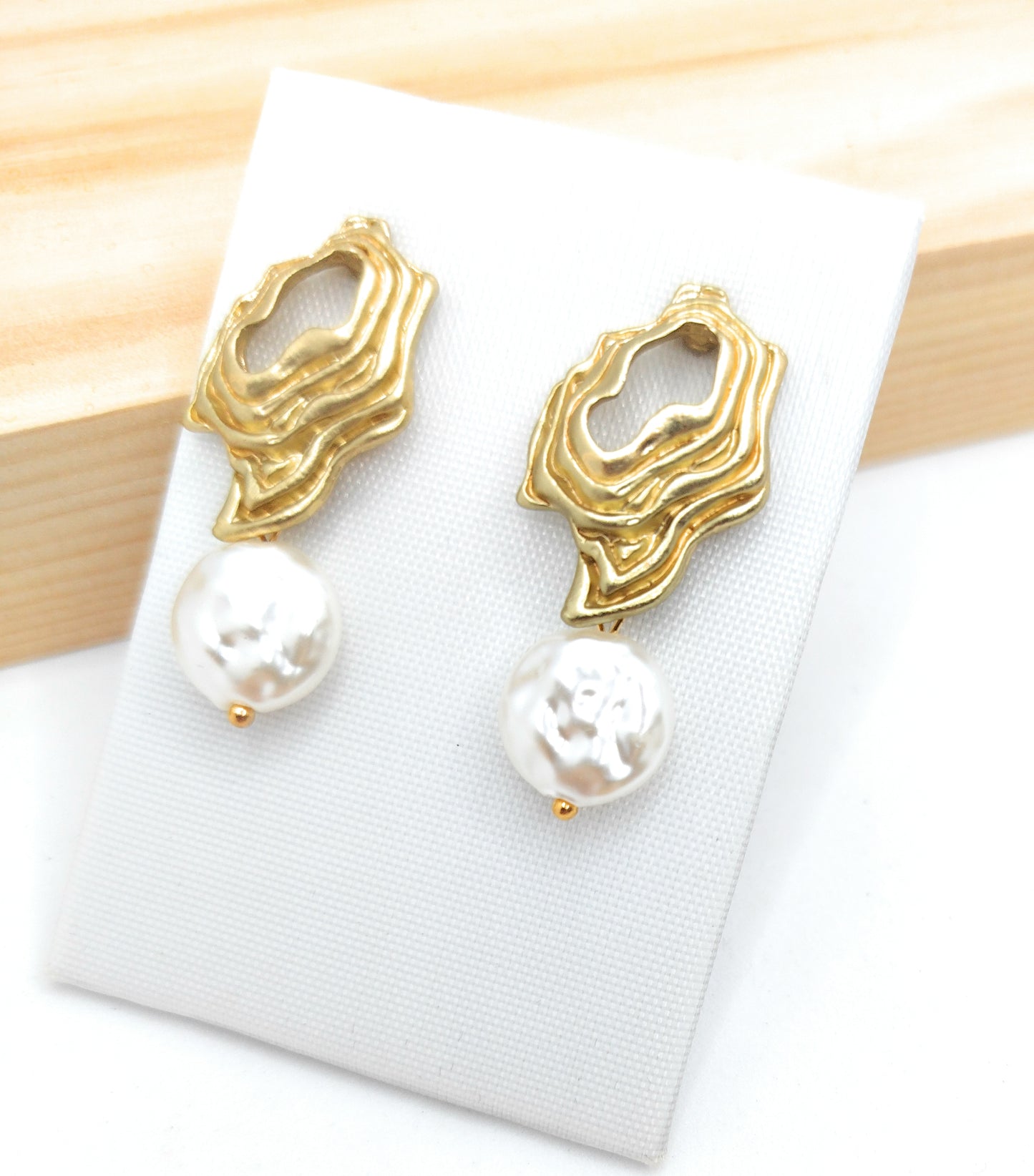 Pendientes dorados · Oro Mate Perla