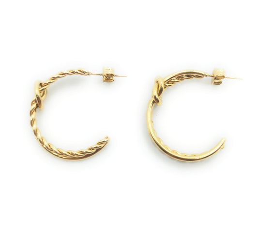 Pendientes Aro Doble Dorados con Nudo · Elegantes, ligeros y de tendencia