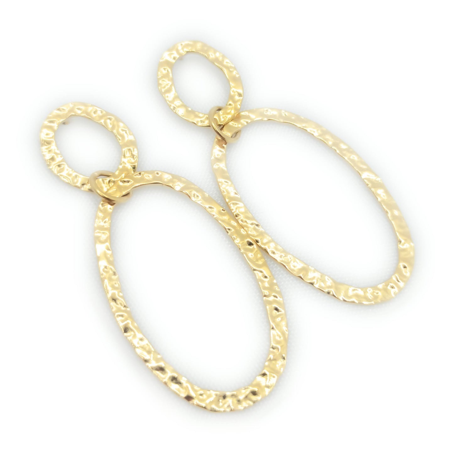 Pendientes Largos Dorados Dobles de oro tallado · Elegancia ligera y artesanal