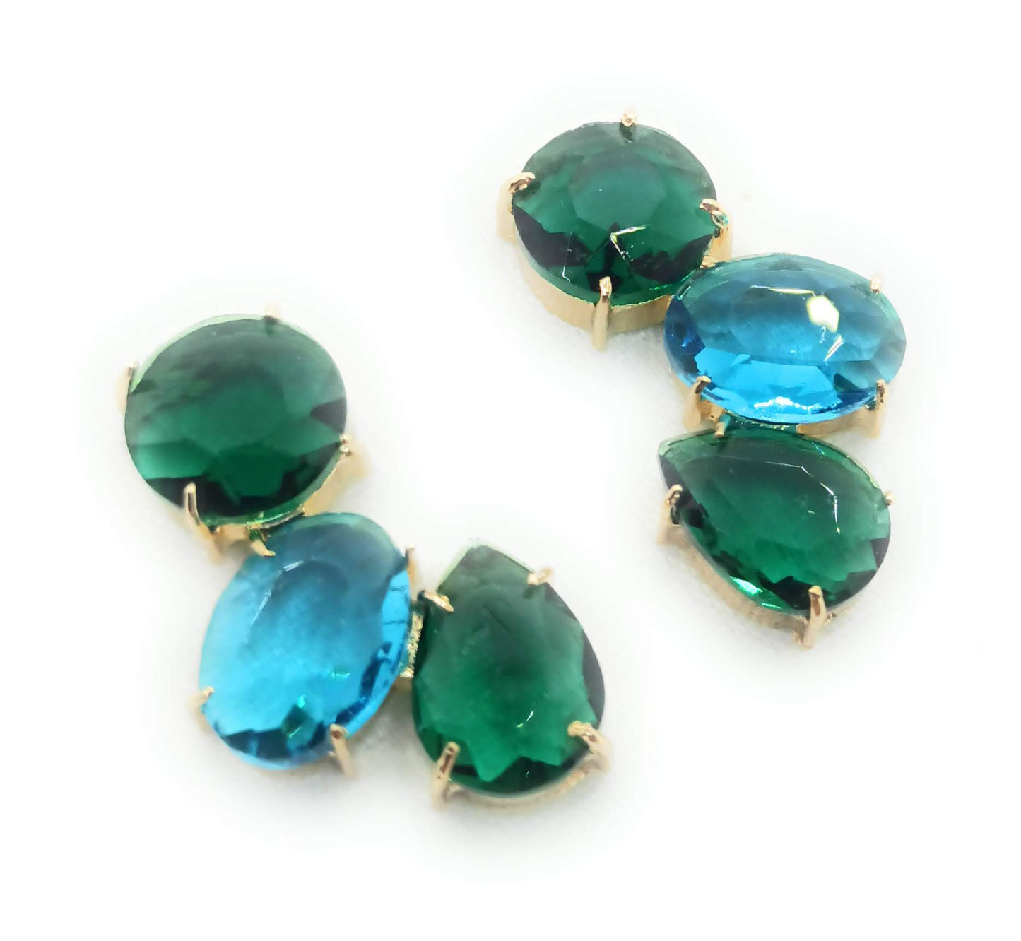 Pendientes Largos con Cristales de Colores · Verde Celeste Esmeralda
