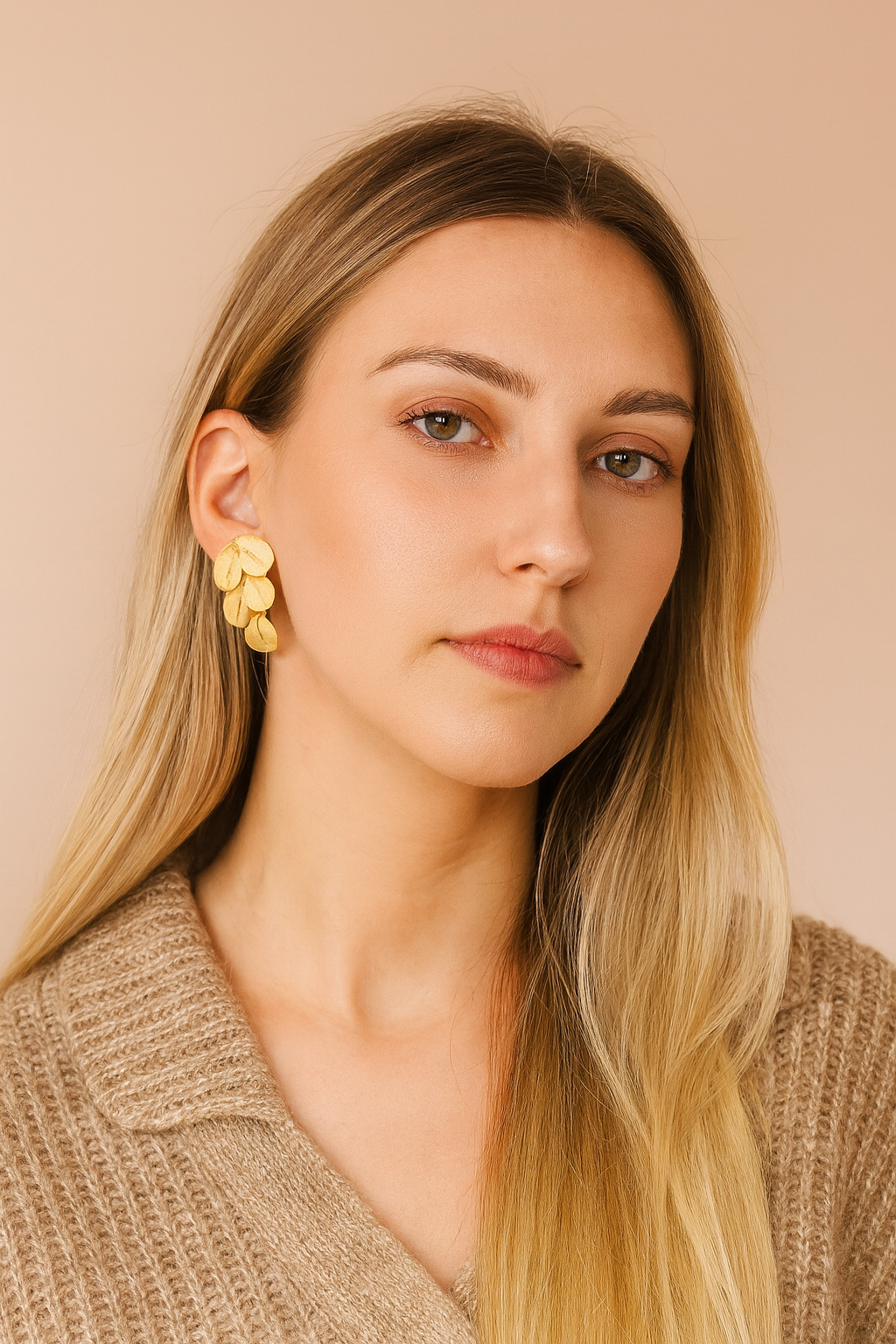 Pendientes dorados largos · Hojas Oro Mate