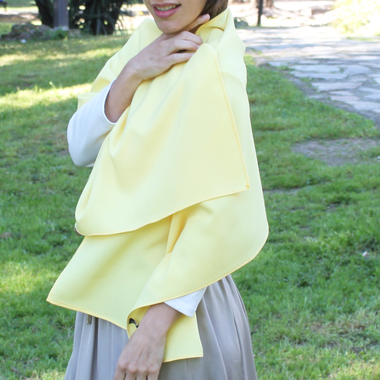 Chal de Fiesta Crepe de Seda – Elegancia Artesanal Hecha en Sevilla · Amarillo (50x150cm)