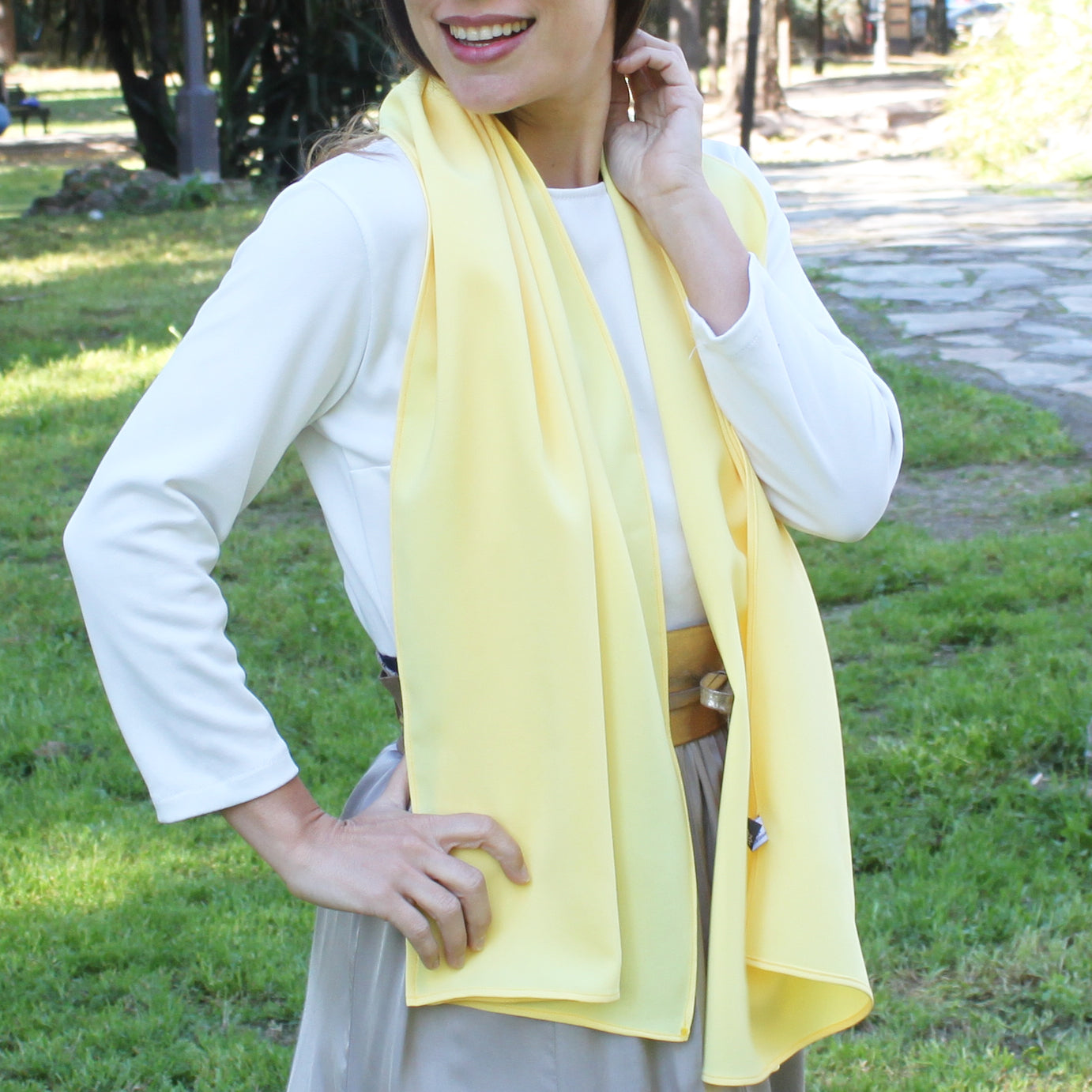 Chal de Fiesta Crepe de Seda – Elegancia Artesanal Hecha en Sevilla · Amarillo (50x150cm)