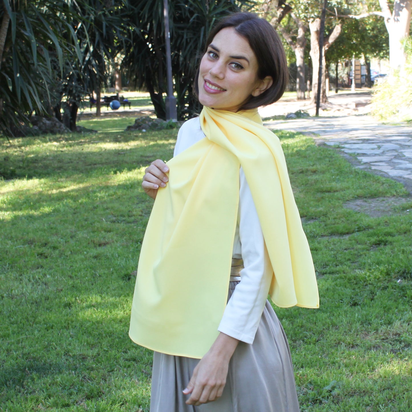 Chal de Fiesta Crepe de Seda – Elegancia Artesanal Hecha en Sevilla · Amarillo (50x150cm)