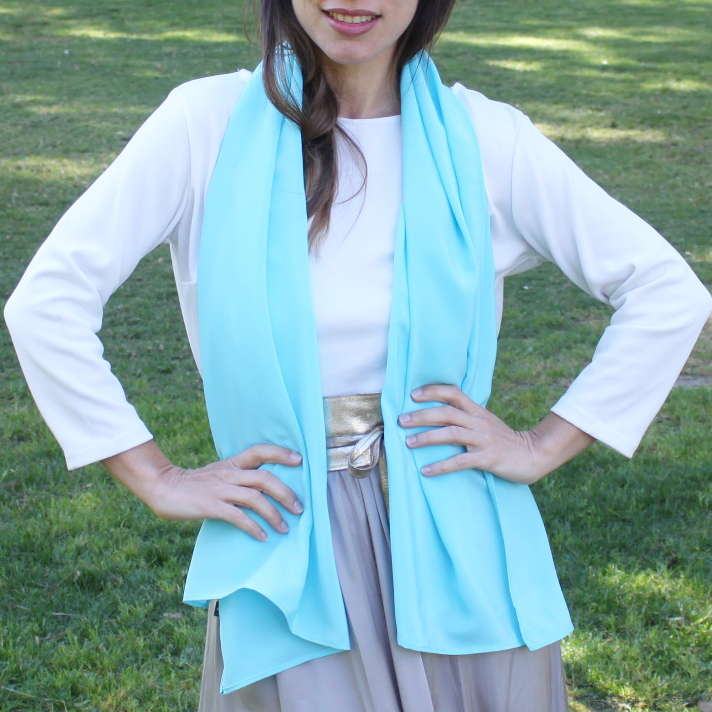 Chal de Fiesta Crepe de Seda – Elegancia Artesanal Hecha en Sevilla · Azul Claro (50x150cm)