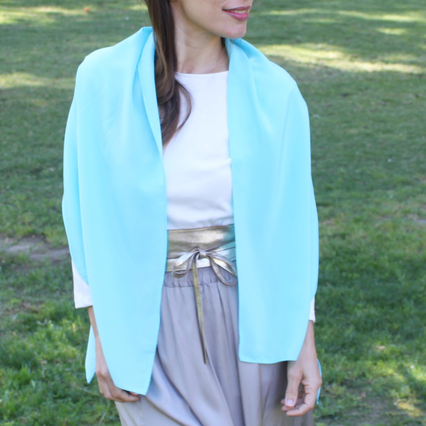 Chal de Fiesta Crepe de Seda – Elegancia Artesanal Hecha en Sevilla · Azul Claro (50x150cm)