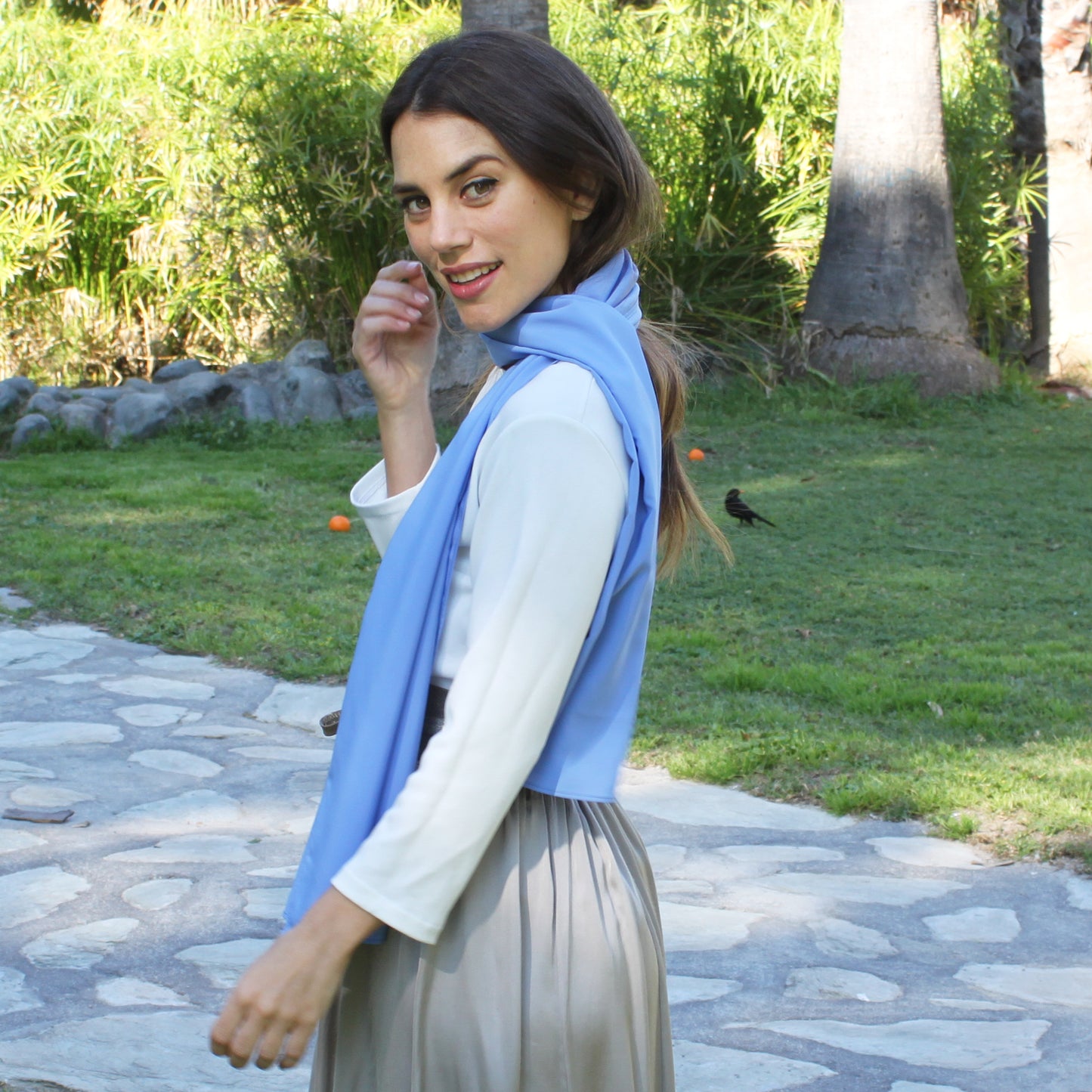 Chal de Fiesta Crepe de Seda – Elegancia Artesanal Hecha en Sevilla · Azul Cobalto (50x150cm)