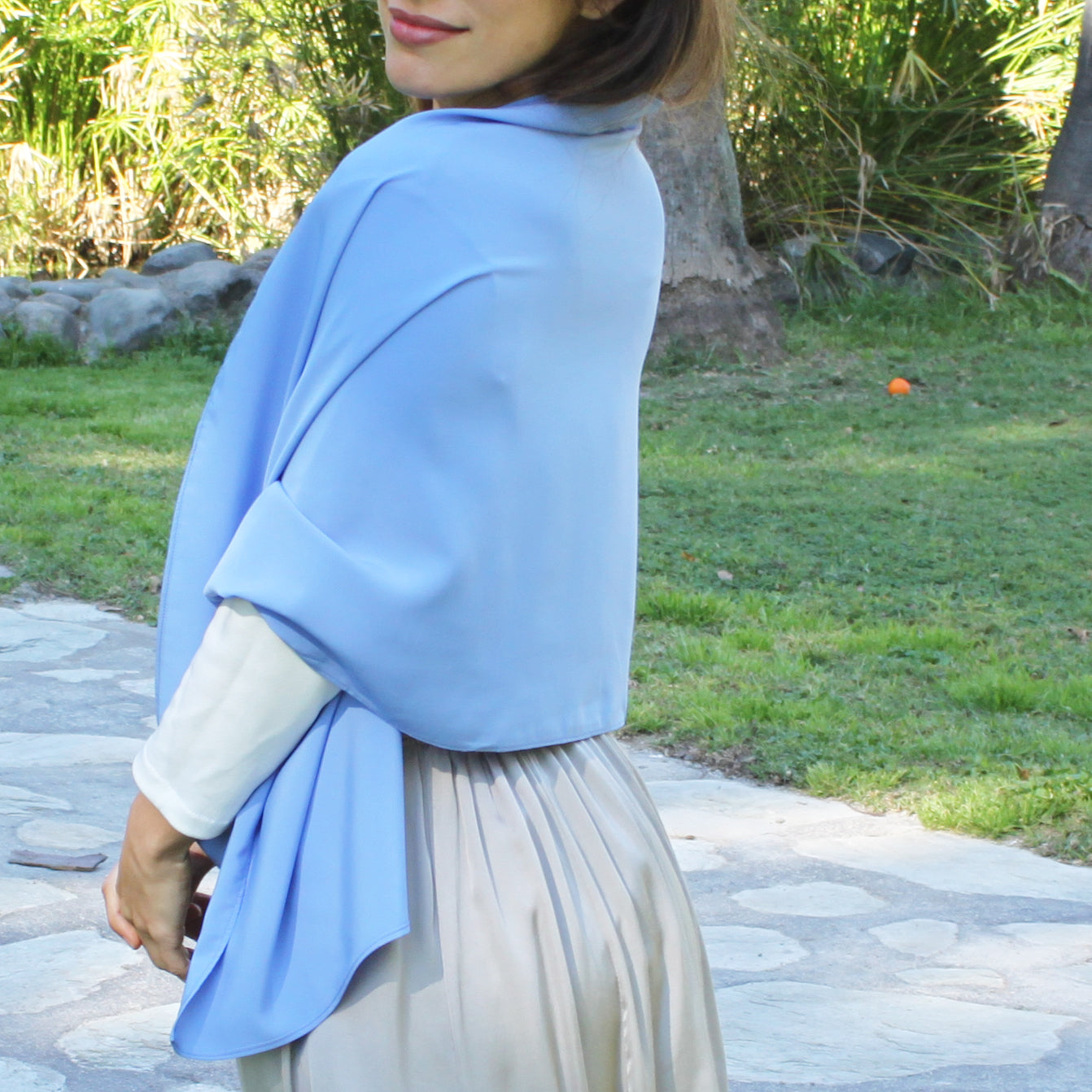 Chal de Fiesta Crepe de Seda – Elegancia Artesanal Hecha en Sevilla · Azul Cobalto (50x150cm)