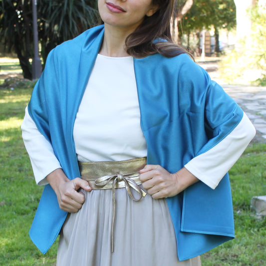 Chal de Fiesta Crepe de Seda – Elegancia Artesanal Hecha en Sevilla · Azul Iñigo (50x150cm) última unidad!