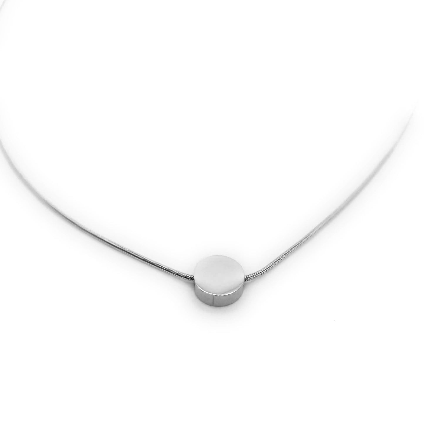 Collar Corto Plateado · Círculo