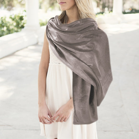 Estola de Terciopelo para Mujer – Elegancia Artesanal Hecha en Sevilla · Estola Grande Beis Dorado (50x170cm)