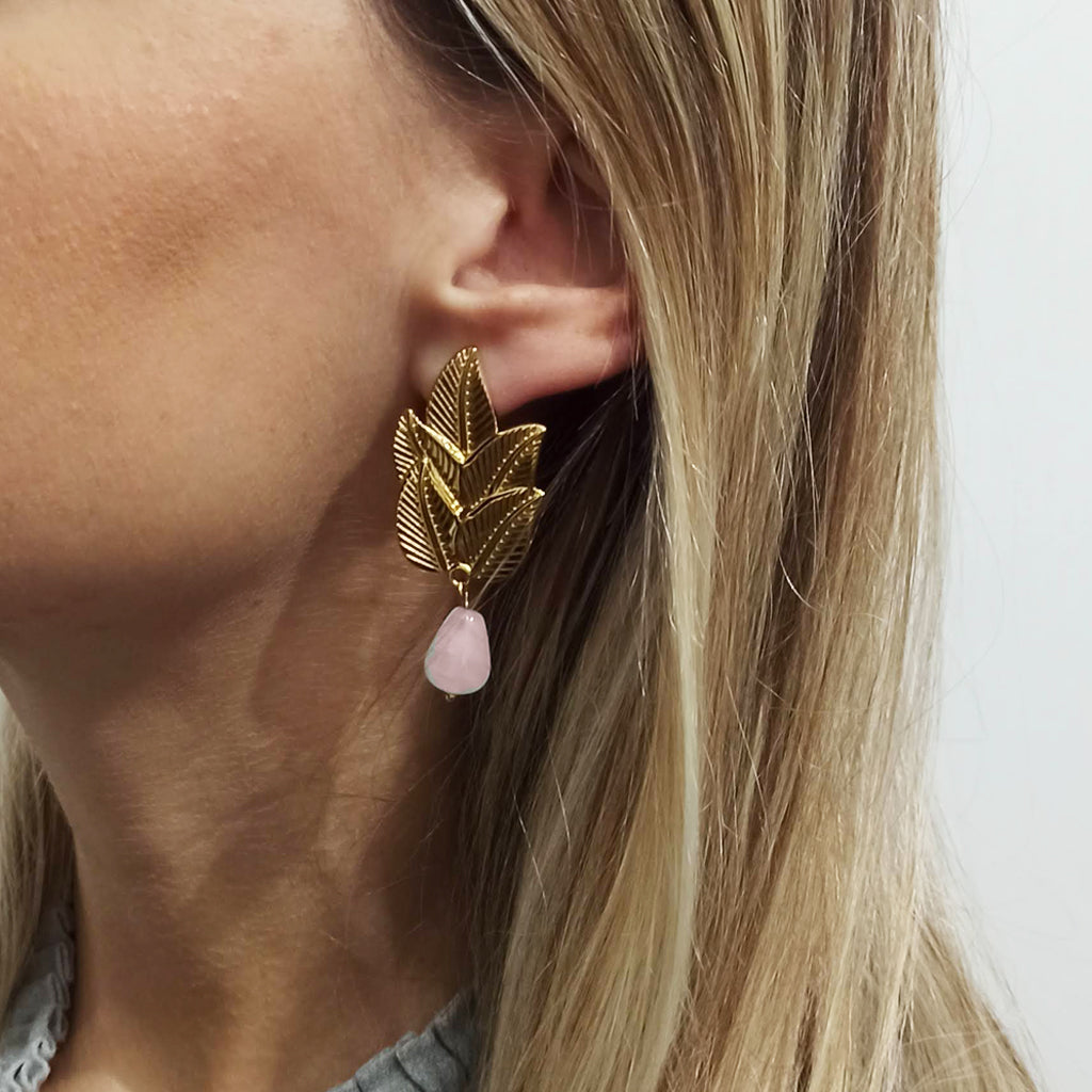 Pendientes Oro Hojas Doradas con Piedra Semipreciosa · Cuarzo Rosa (única unidad!)