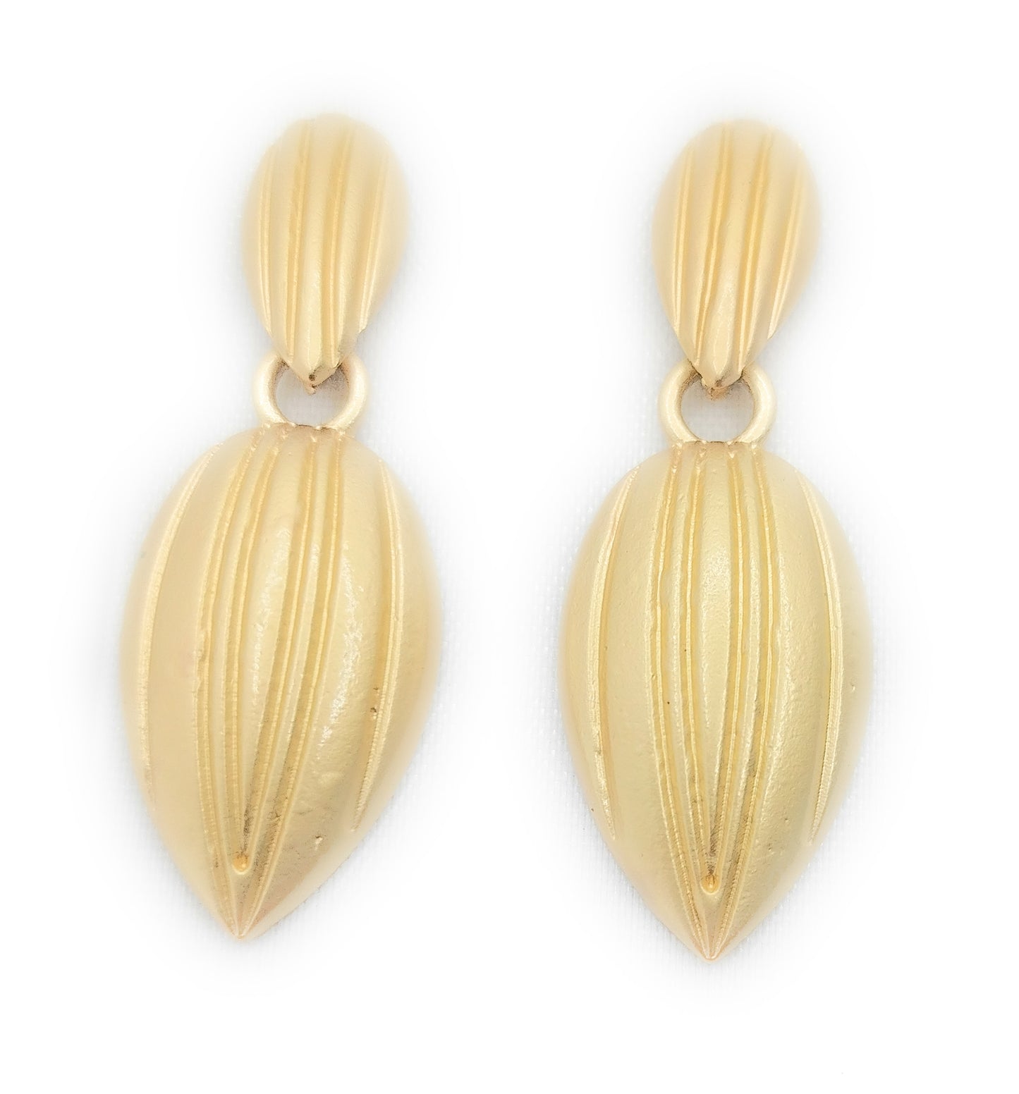 Pendientes dorados largos · Oro Mate