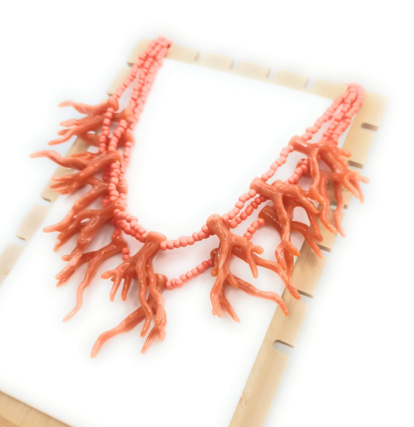 Collar Corto Triple · Coral Naranja