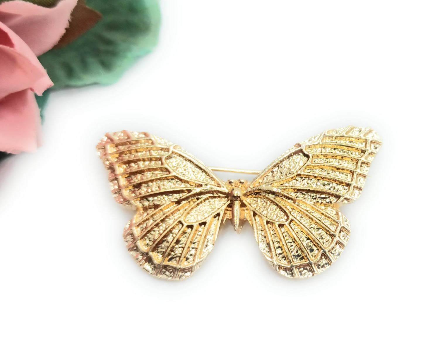 Broche Dorado Mediano · Mariposa Oro Brillo (Talla M)