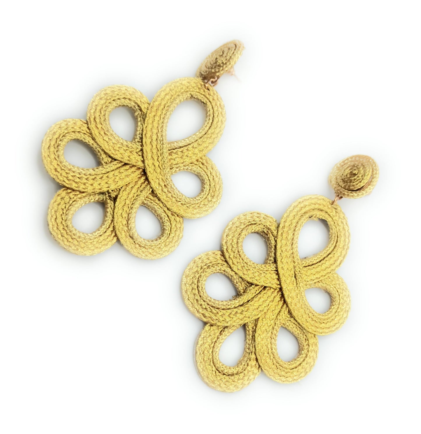 Pendientes largos dorados y ligeros de flamenca · Oro
