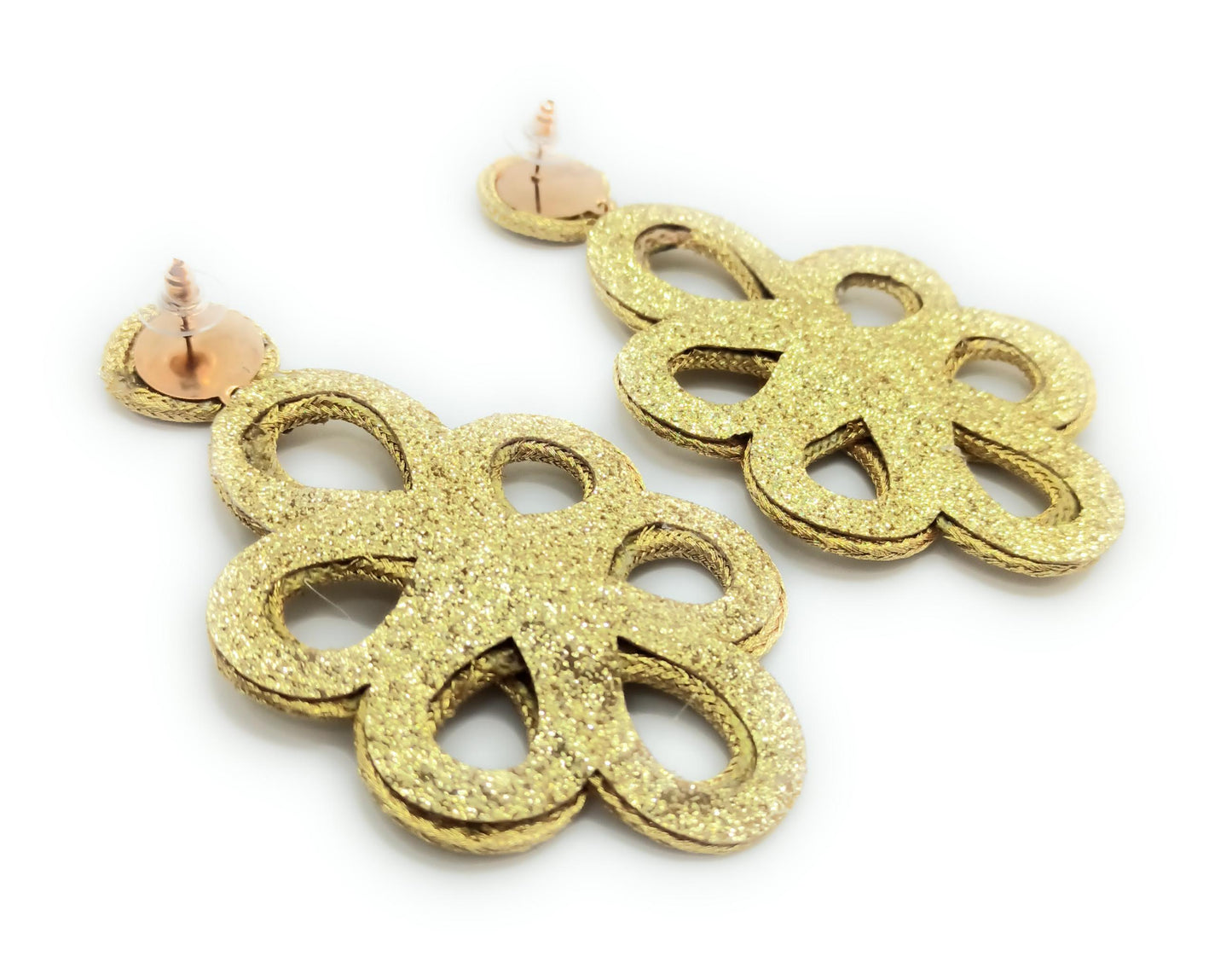 Pendientes largos dorados y ligeros de flamenca · Oro