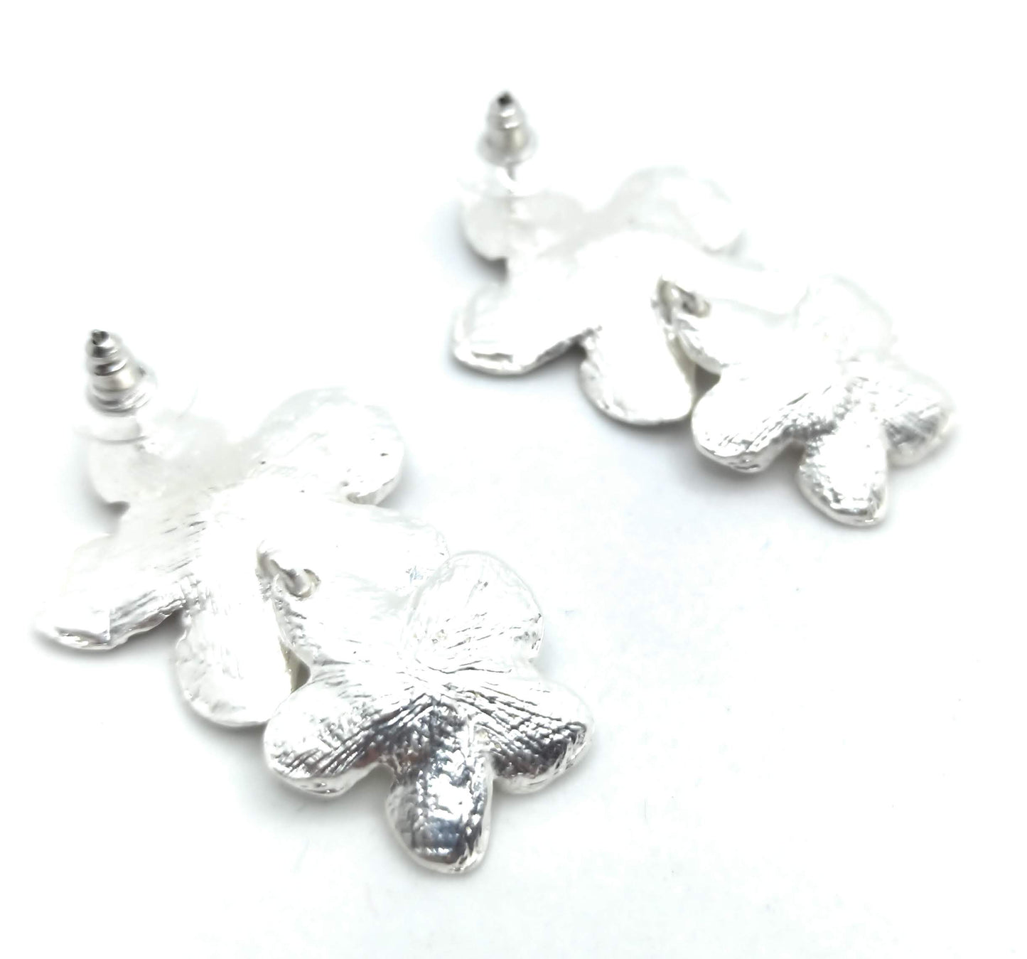 Pendientes Largos Plateados Doble Flor · Plata Mate