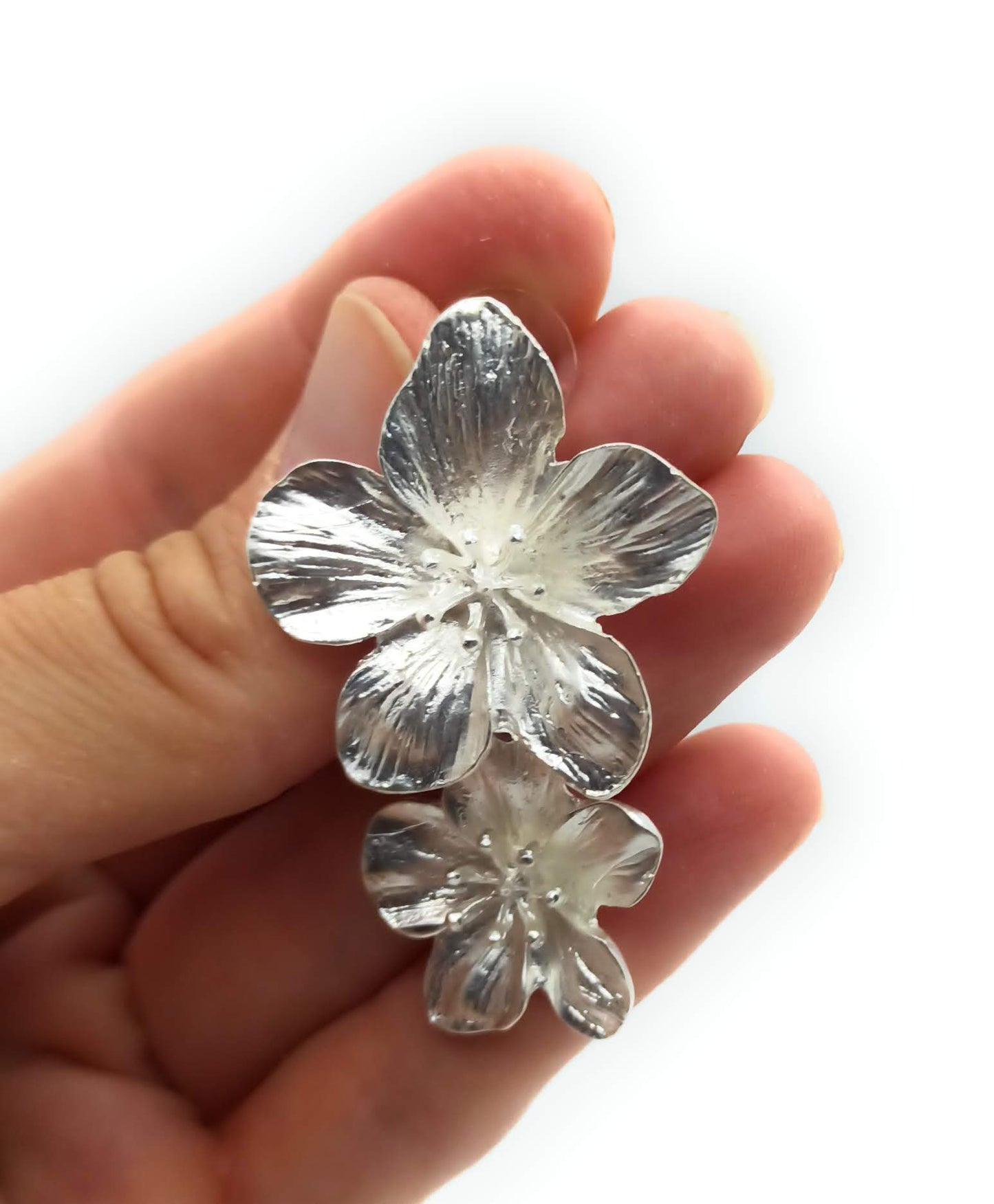 Pendientes Largos Doble Flor – Elegancia y Estilo para tus Eventos · Plata Mate (últimas unidades!)
