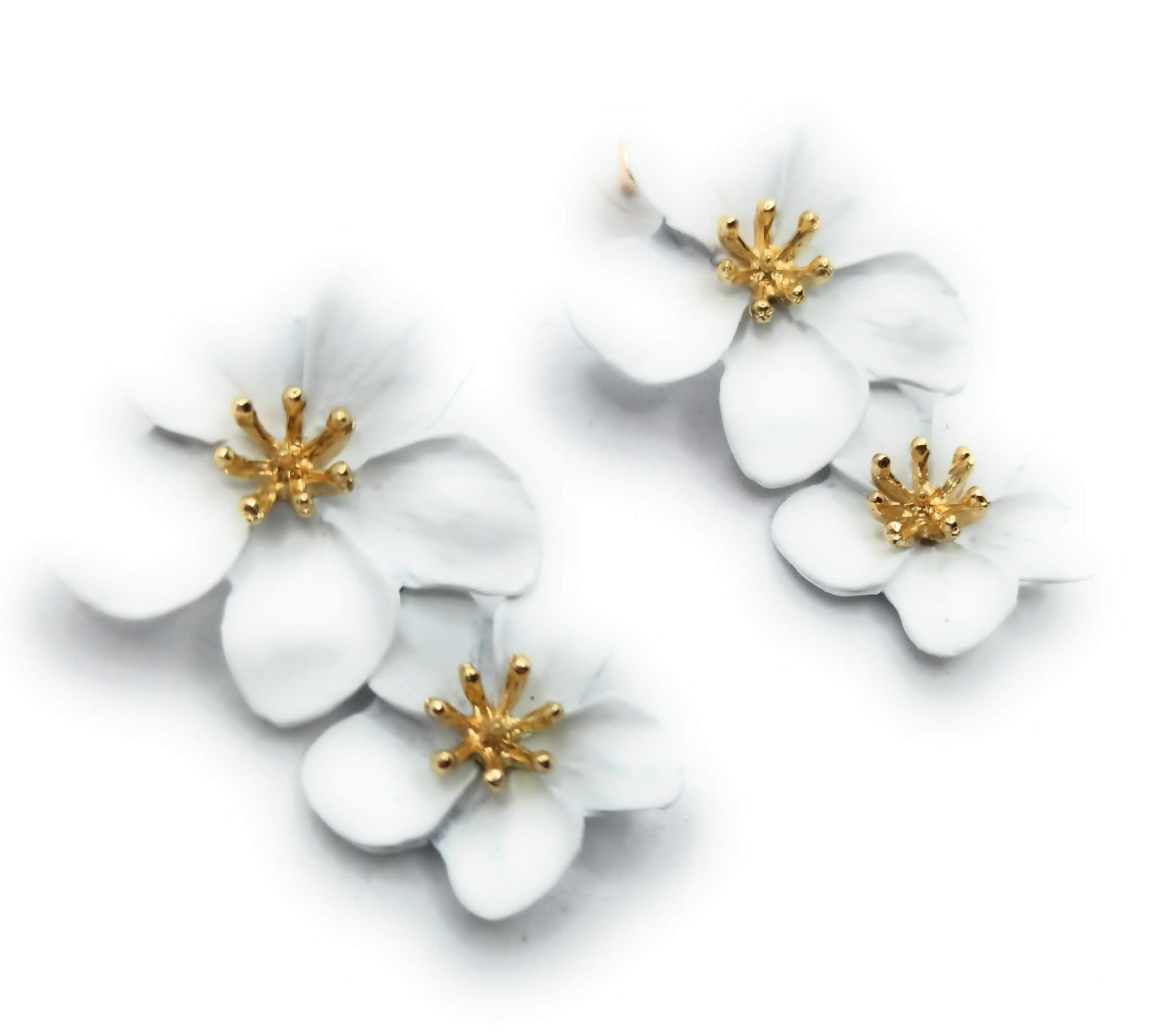 Pendientes Largos Doble Flor · Blanco