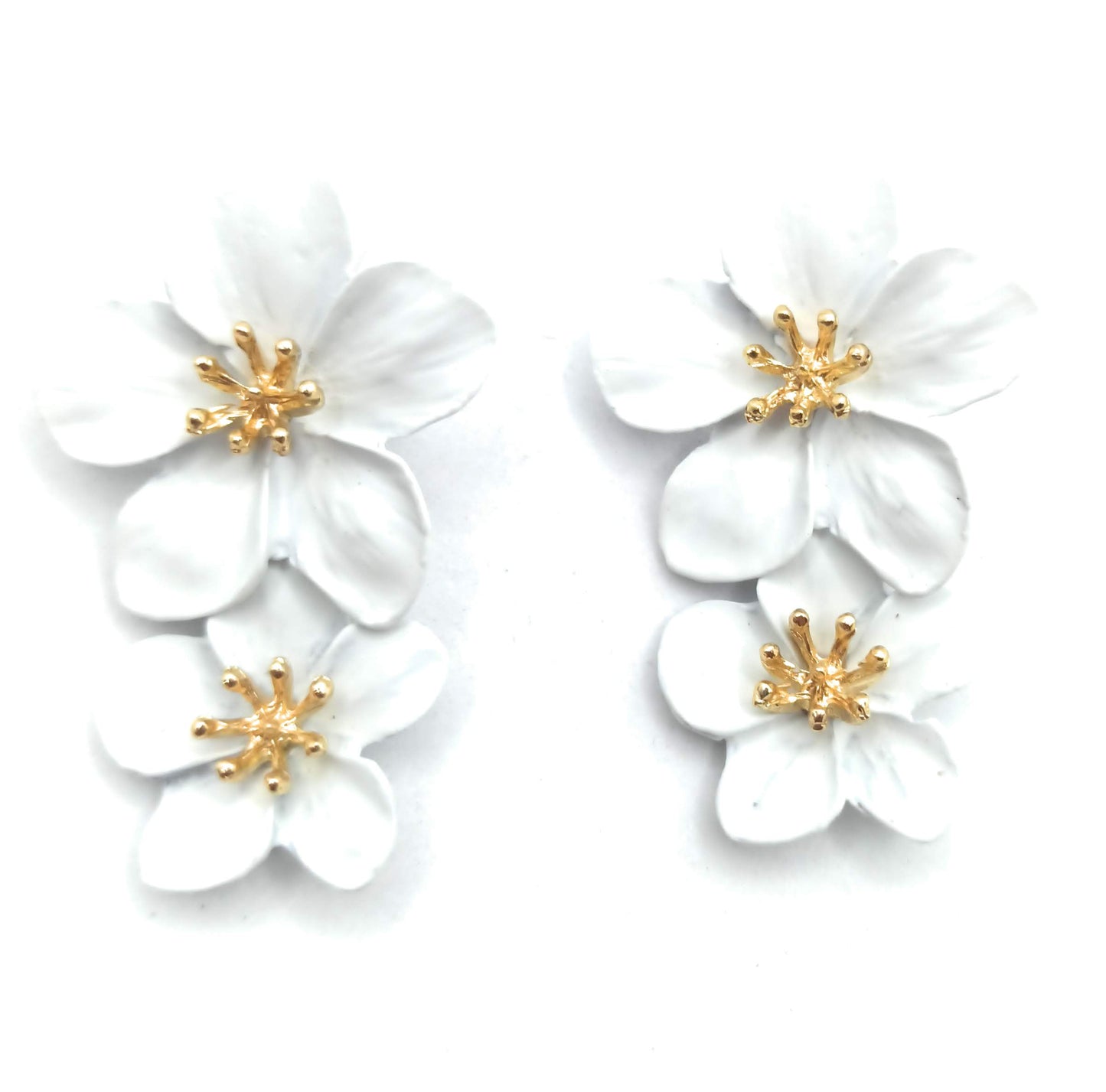Pendientes Largos Doble Flor · Blanco